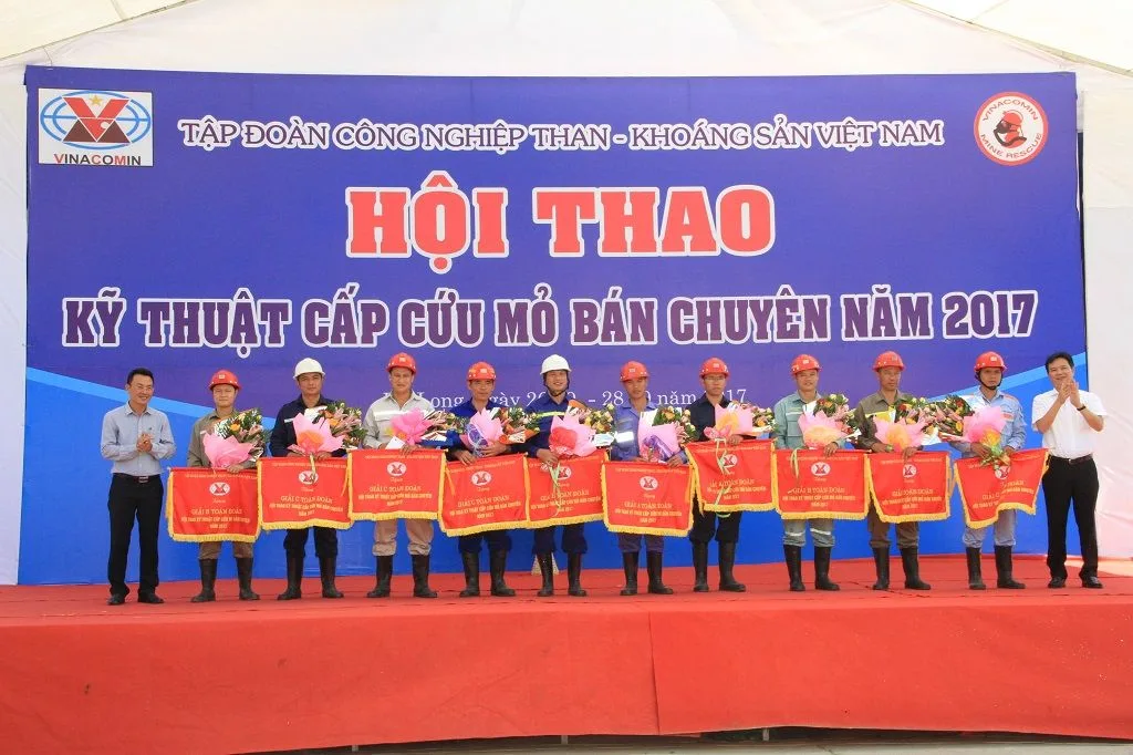 Đội Cấp cứu mỏ bán chuyên Công ty Than Hạ Long – TKV đạt thành tích cao tại Hội thao kỹ thuật cấp cứu mỏ bán chuyên năm 2017