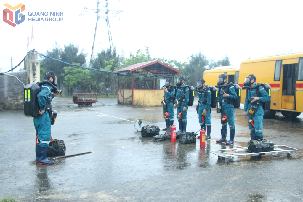 Những bước chân không lùi trước hiểm nguy