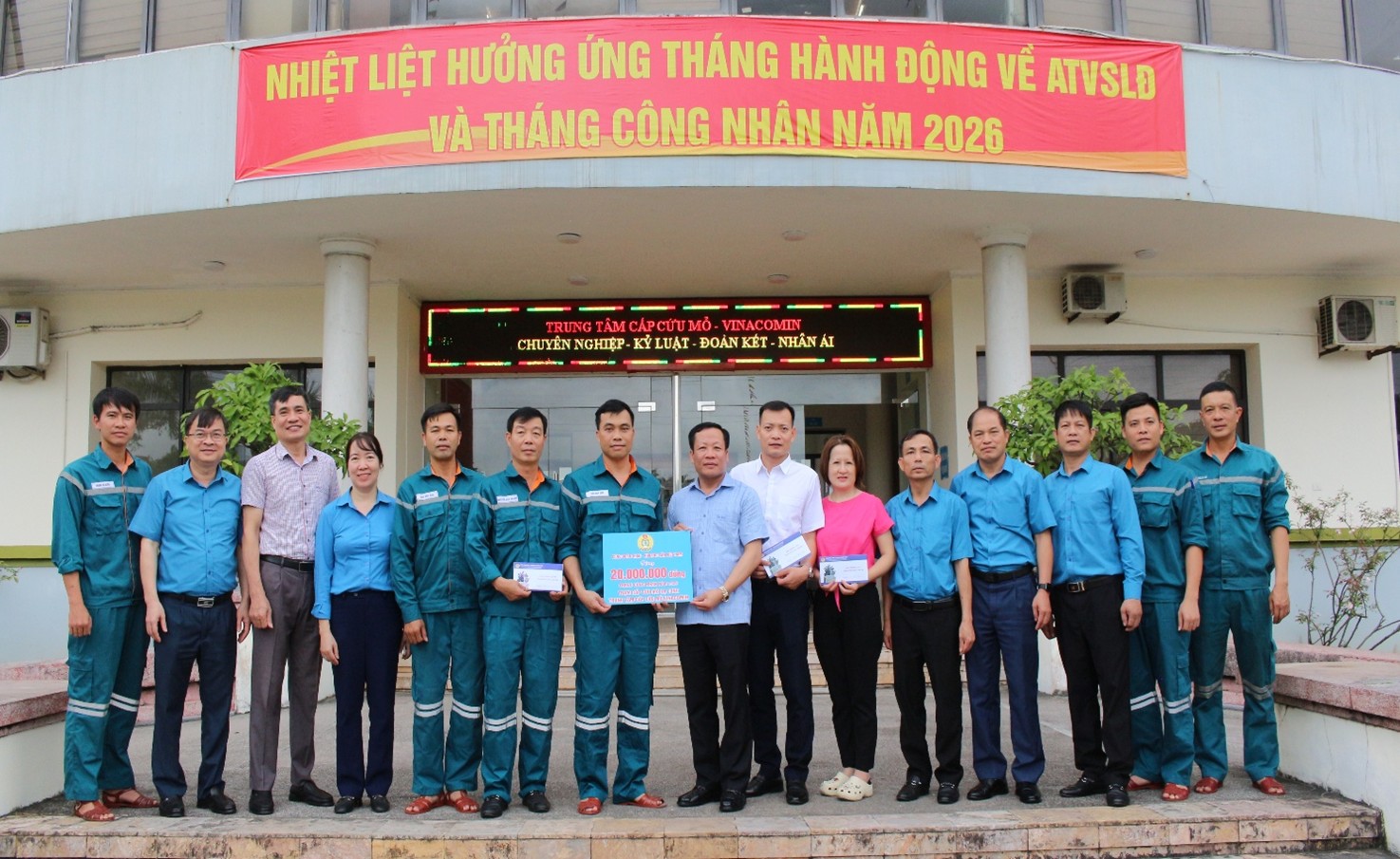 Công đoàn TKV kiểm tra, thăm và tặng quà  Tập thể, ATVSV tiêu biểu tại Trung tâm Cấp cứu mỏ – Vinacomin